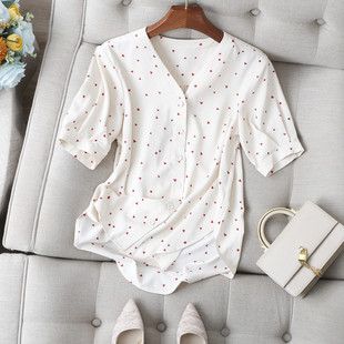 甜甜 浪漫爱心印花V领单排包扣捏褶短袖 宽松垂感衬衫 女25 春夏感