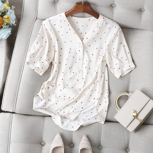 甜甜的春夏感~浪漫爱心印花V领单排包扣捏褶短袖宽松垂感衬衫女25