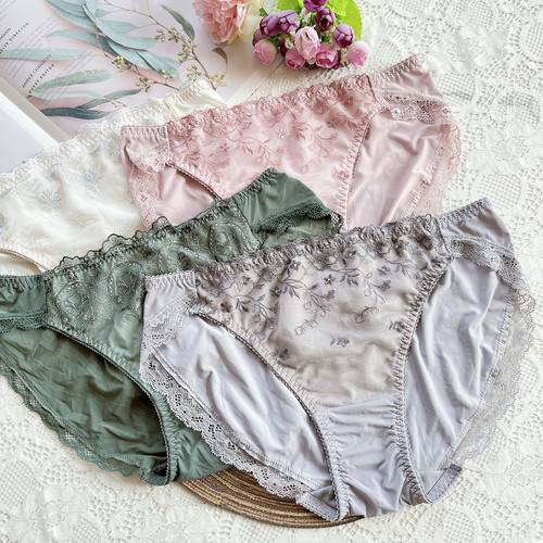 碎花刺绣超细牛奶丝女士三角内裤