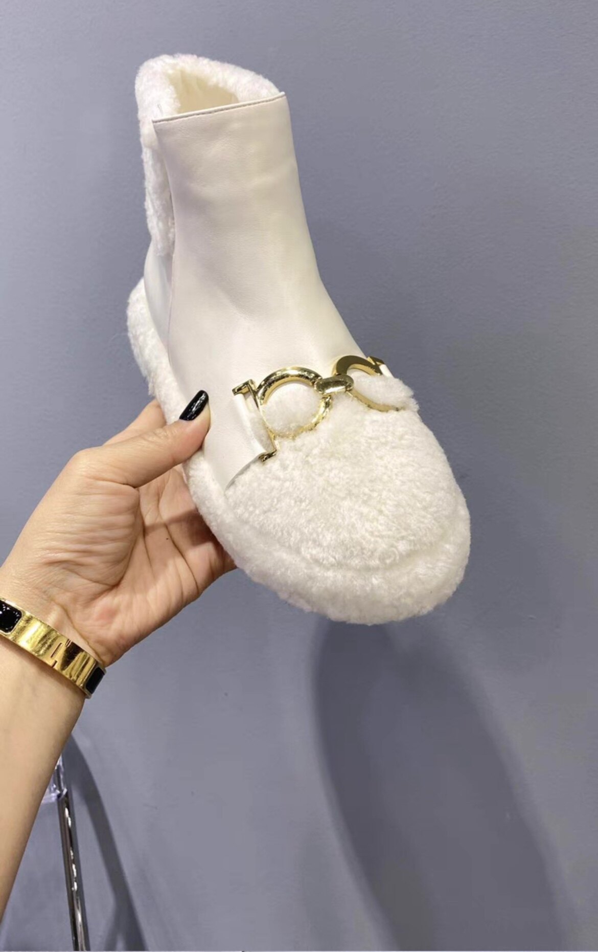 2023欧洲站英伦风羊毛头平底个性侧拉链网红毛毛鞋加绒保暖短靴女