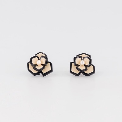 巴黎亚历山大耳钉山茶花耳钉