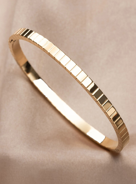 苏瑞瑞简约几何方格纹理钛钢手镯