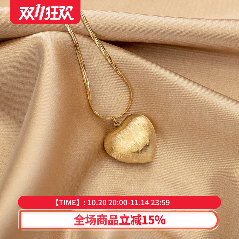 拉丝爱心小众设计感钛钢镀金项链