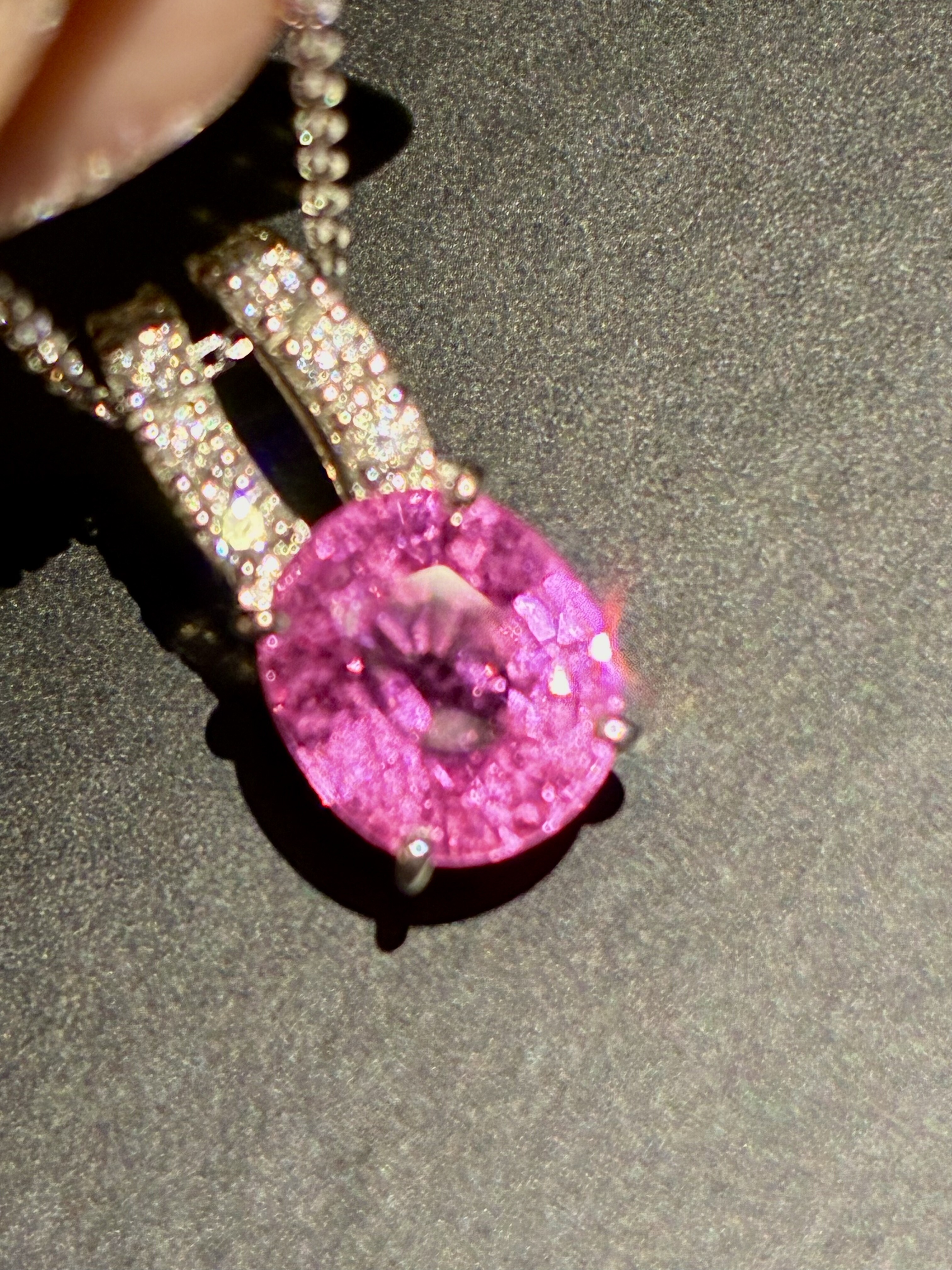 1万多亏本卖的2克拉多T家正品18K粉蓝宝石钻石项链