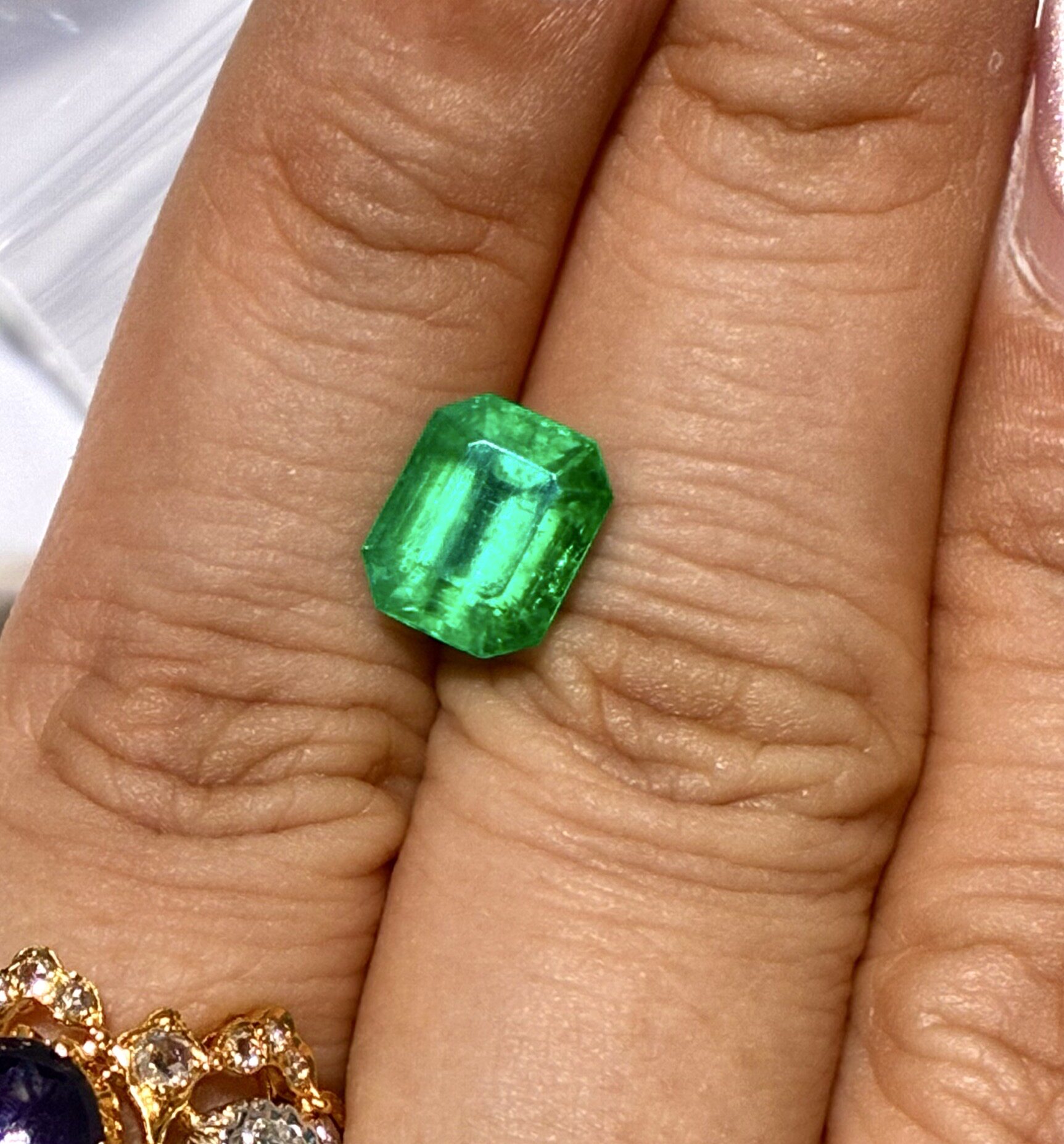 1万多一卡精品2.9克拉哥伦比亚祖母绿Vivid Green 微油明亮玻璃体