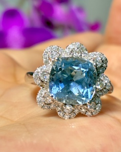 18K金钻石大花款 海蓝宝钻戒2.6克拉 戒指吊坠两用款 四位数亏清