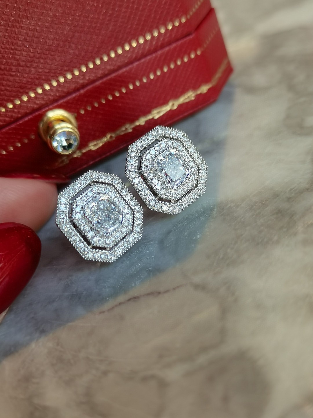 19800亏本卖 收藏级GIA证书1.10克拉D色VVS天然钻石耳钉18K金港工