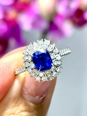 3万多捡漏 1.5克拉 无烧 皇家蓝宝石钻戒18k白金镶嵌天然钻石Aigs
