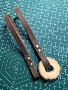 手工定制皮具疯马真皮手环文玩手绳平安扣面包圈吊扣盘玩手带皮绳