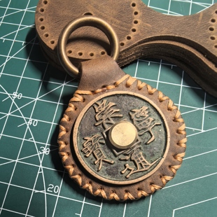 蛇来运转新奇礼物铜钱保护真皮皮套车钥匙扣挂件皮托车挂盘币神器