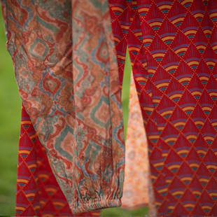 青泠谷原创汉服红色暗纹印花灯笼裤