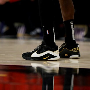 HV8453 Nike 100 LBJ22黑人月防滑耐磨低帮篮球鞋 BHM LEBRON XXII