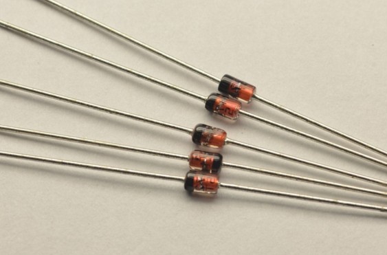 全新原装1N4752 IN4752A 稳压玻璃二极管1W 33V 插件DO-41