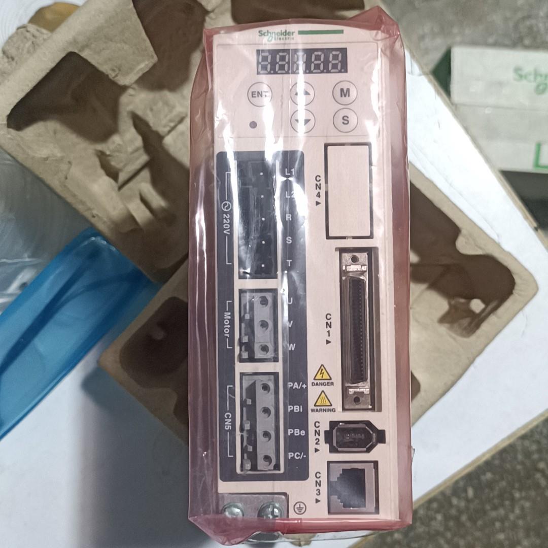 LXM23DU01M3X 200W驱动器全新带包