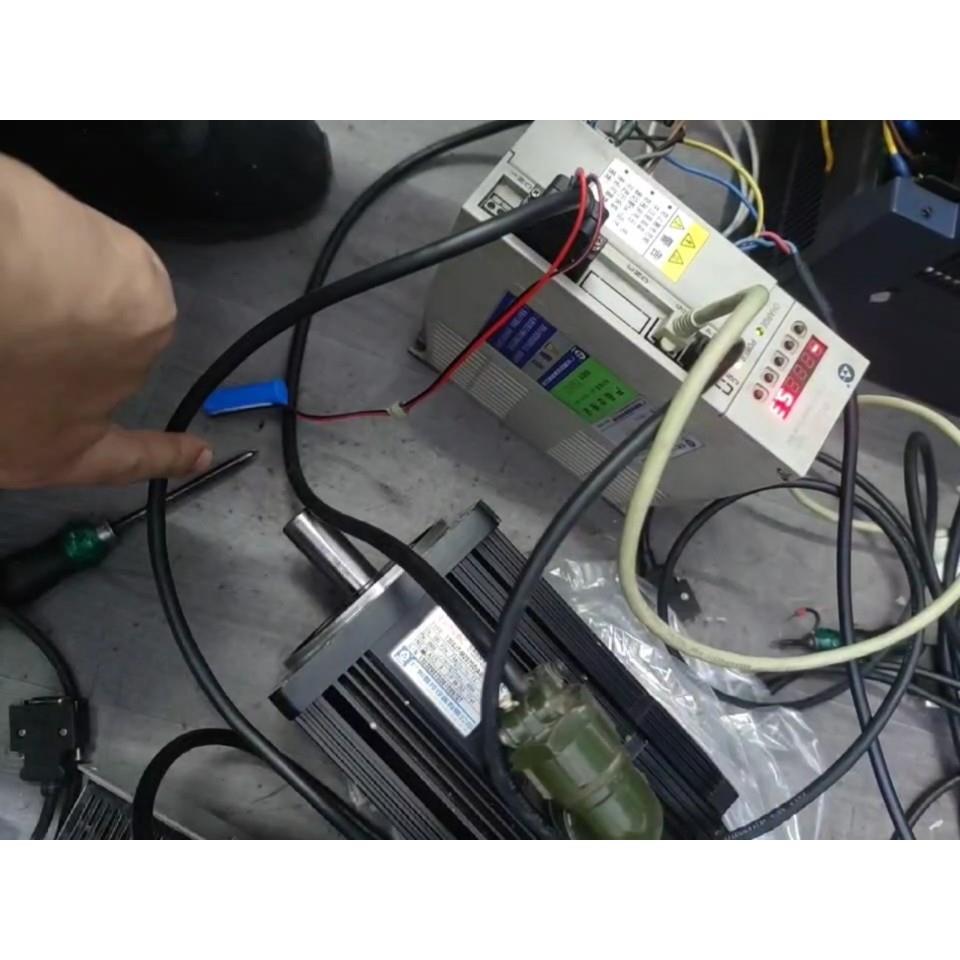 安川CIMR-V7AT47P5 220v 55kw拆机变频