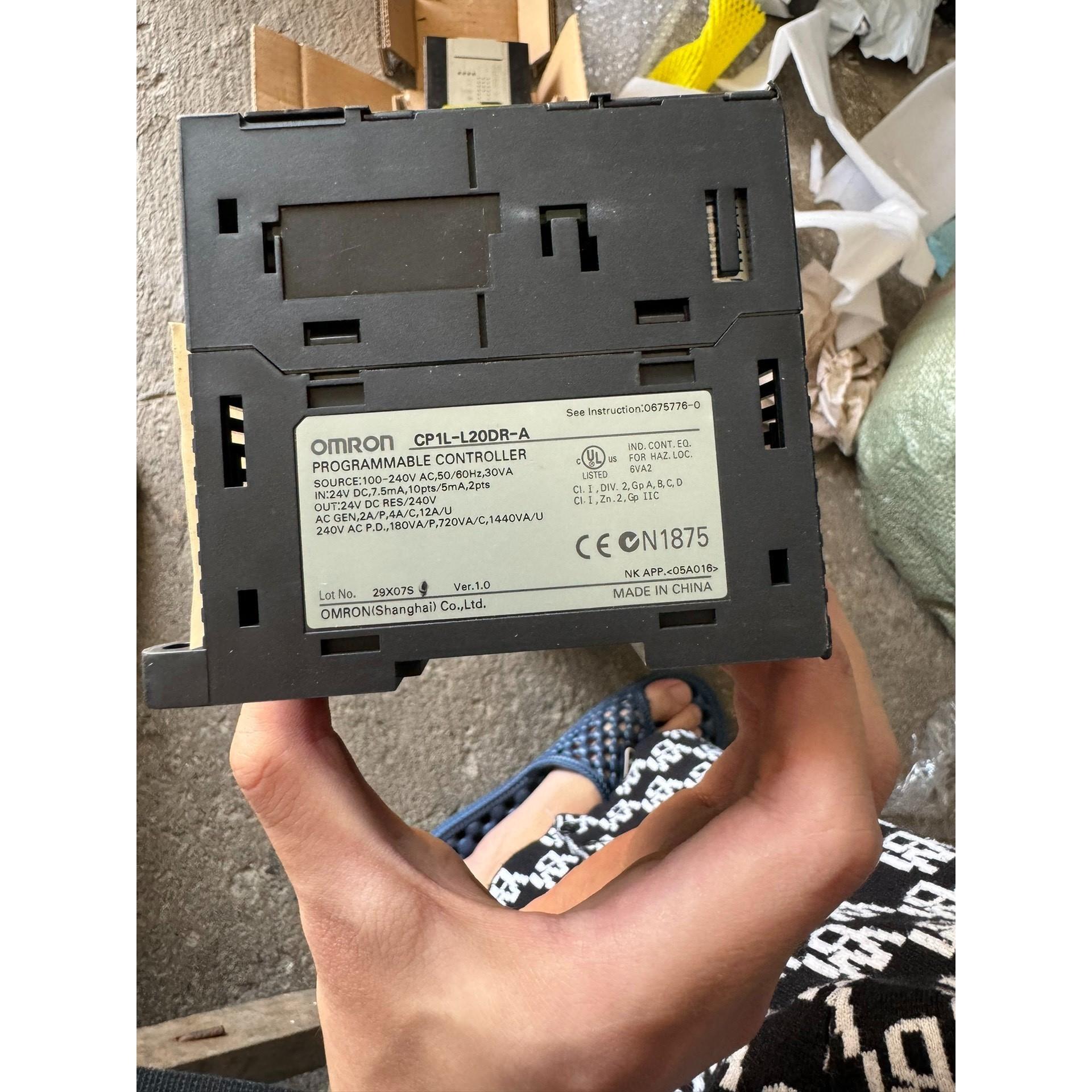 全新CP1L-L20DR-A到付