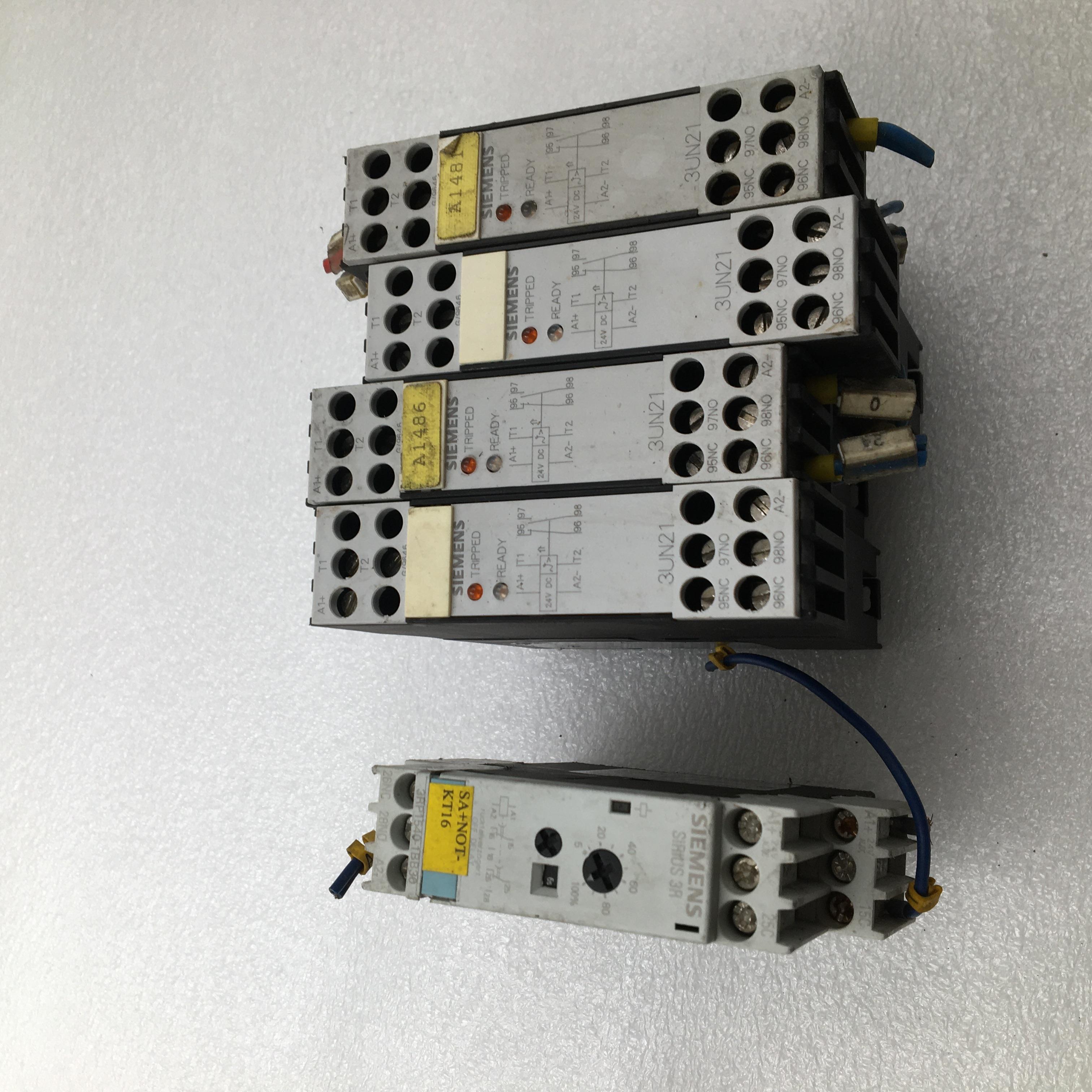 西门子时间继电器 3RP1540-1BB30  3UN2100-0AB4