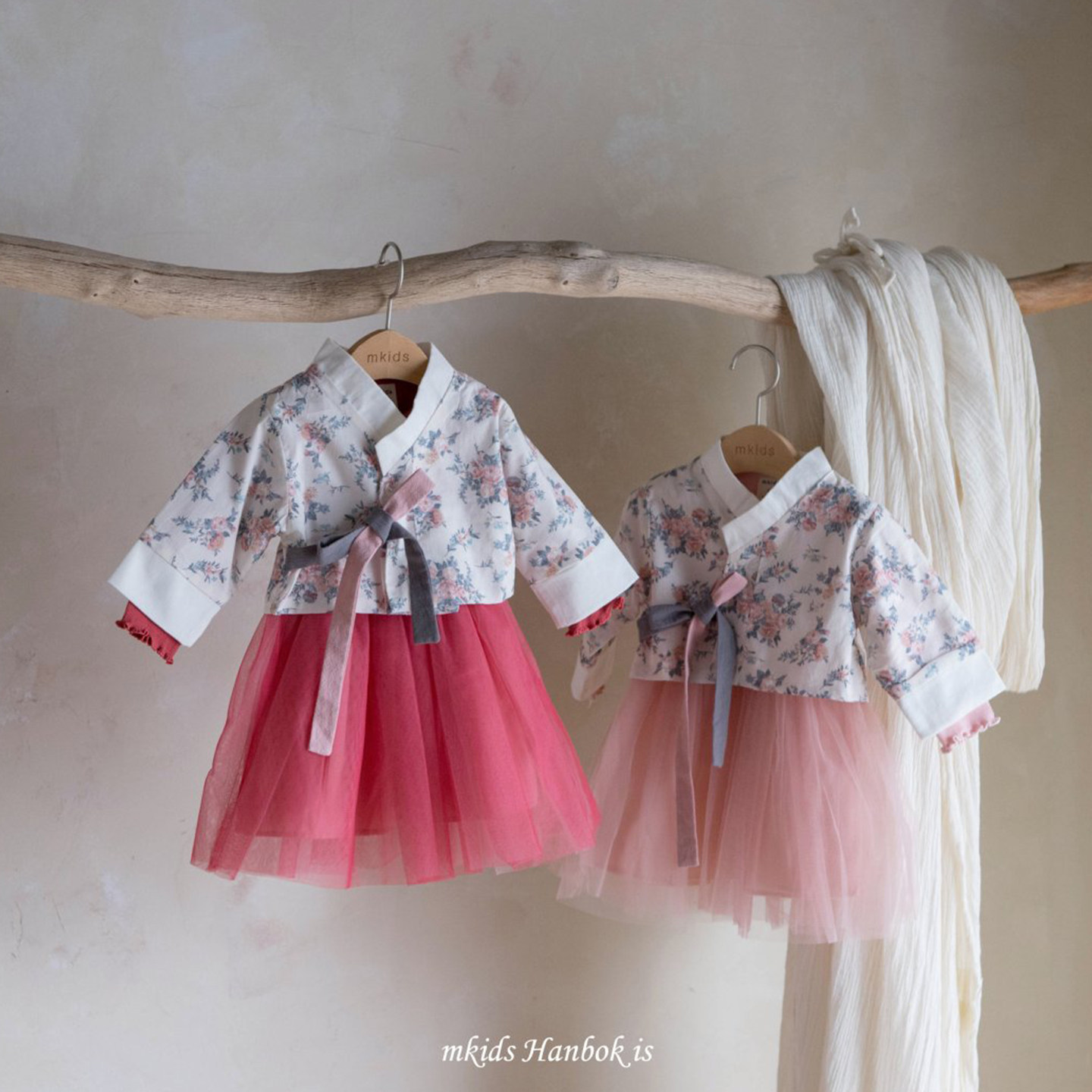 韩国进口女童韩服套装26春款2件套斜襟系带花卉外套公主连衣裙子