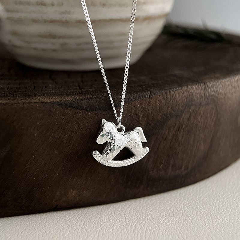 925纯银碎碎冰摇摇马项链女亮银色时尚个性潮气质小马锁骨链N7127