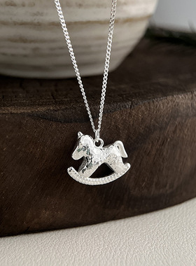 925纯银碎碎冰摇摇马项链女亮银色时尚个性潮气质小马锁骨链N7127