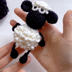手工毛线勾织创新小羊肖恩挂饰生肖挂件材料包钥匙挂包包手机链
