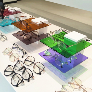 彩色亚克力眼镜陈列道具白色实木眼镜展示架展柜橱窗中岛颜值装饰