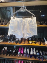 HOWLUK品牌 特价女装 白色破洞牛仔无弹力女士短裤 松紧中腰设计