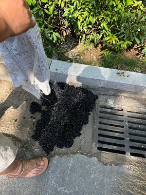 沥青冷补料路面修补柏油铺市政道路水泥路面修复修补小颗粒冷沥青