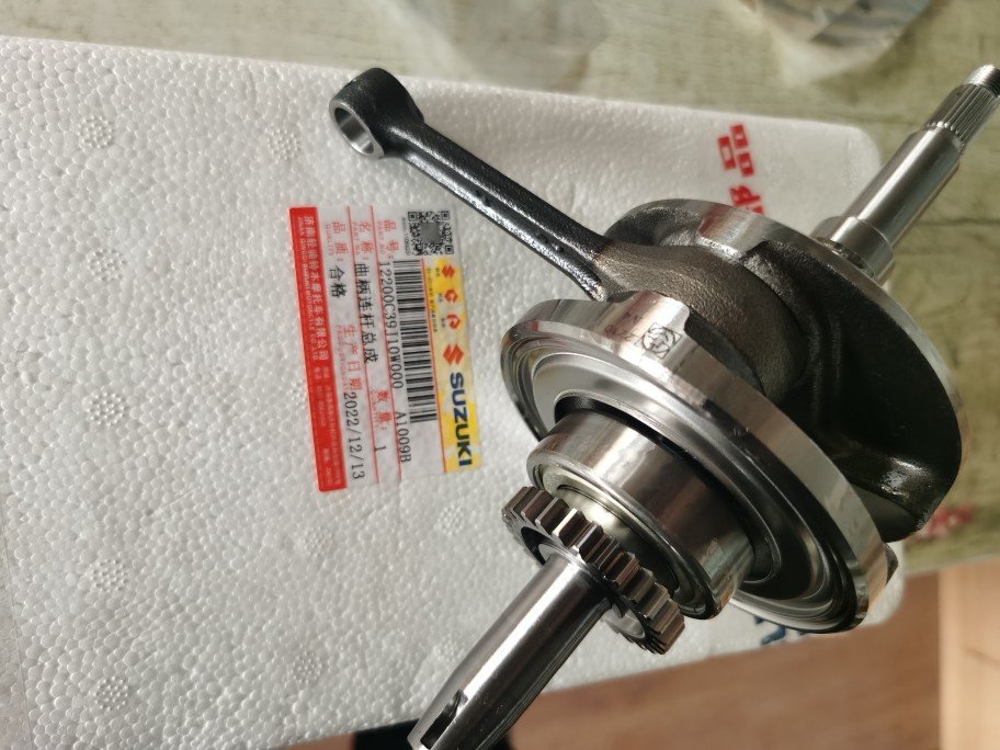 济南铃木摩托车配件QS110小海豚110踏板摩托车曲轴总成发动机曲轴