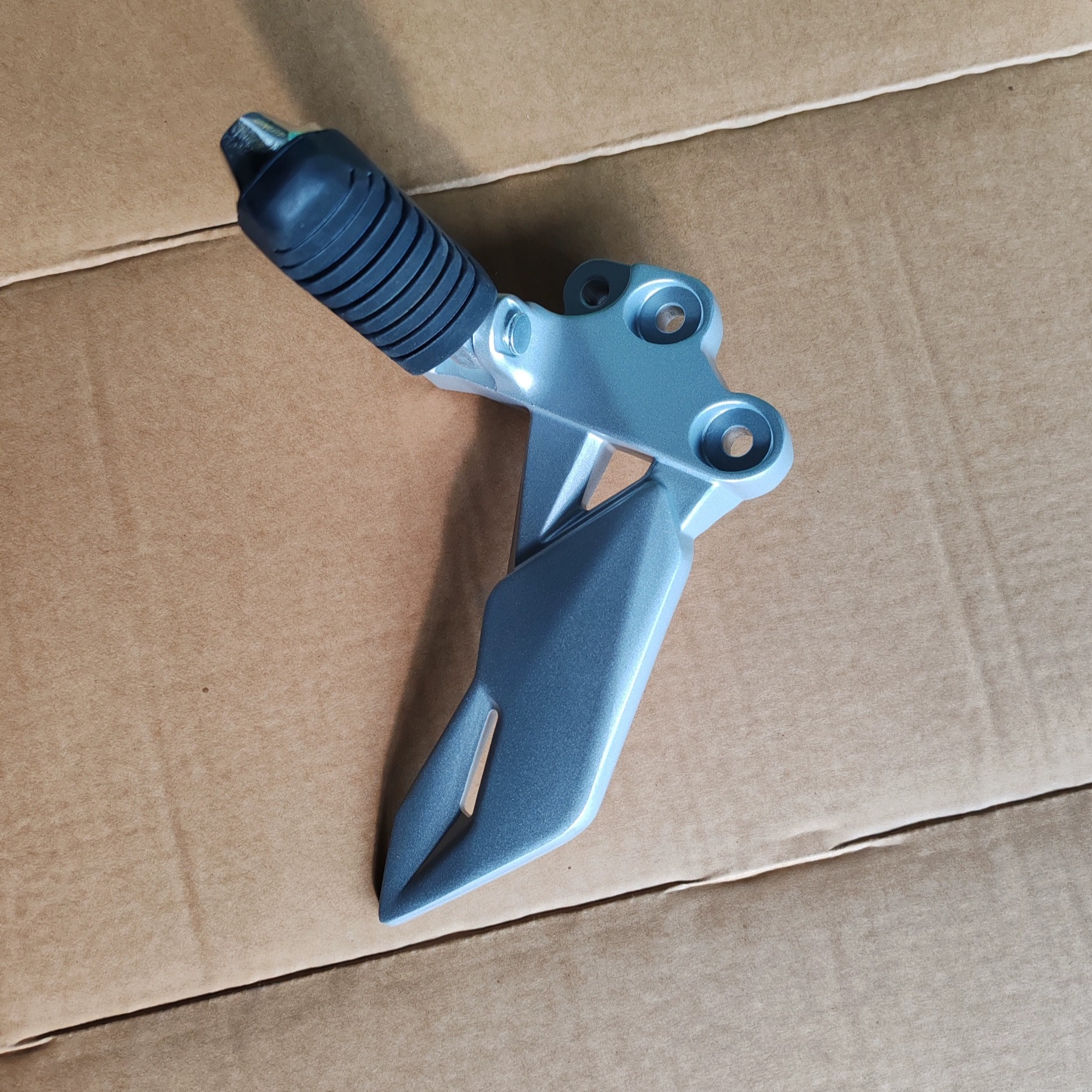 铃木摩托车配件QS150极客飒我155前搁脚支架组合前脚蹬前脚踏支架