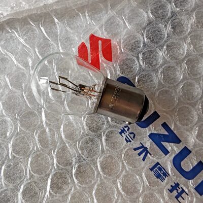 适用铃木摩托刹车灯QS125UUQS110GT125GSX125后尾灯泡刹车灯泡