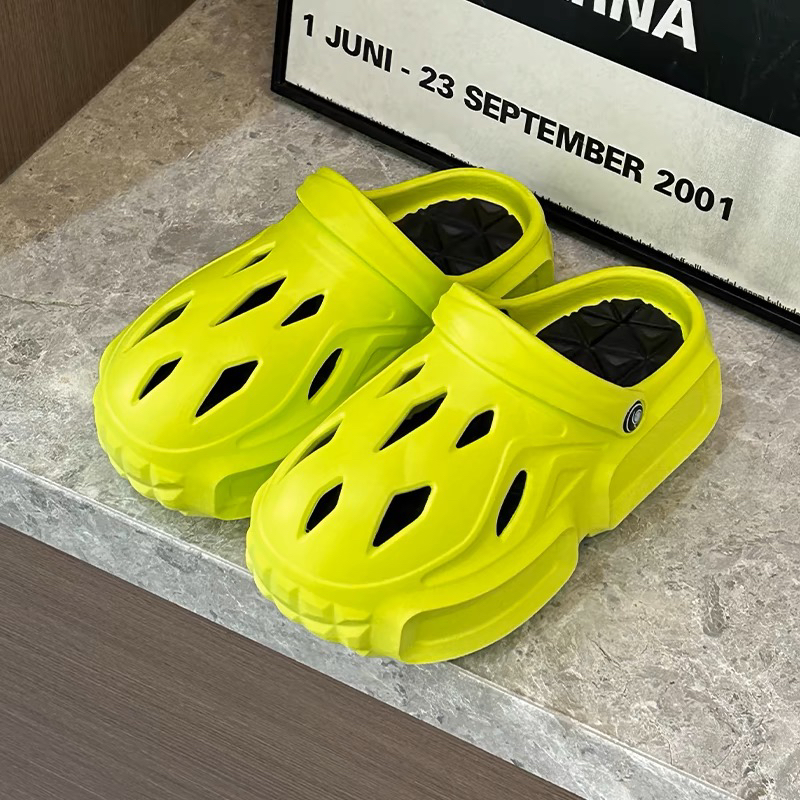 休闲厚底女洞洞凉拖鞋女新款松糕底凉鞋踩屎感包头女外穿海边拖鞋