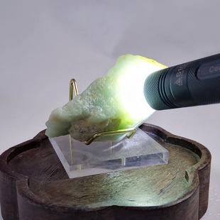 亏甩新疆岫玉蓝冰天青冻原石观赏石 珠子吊坠牌子料205克