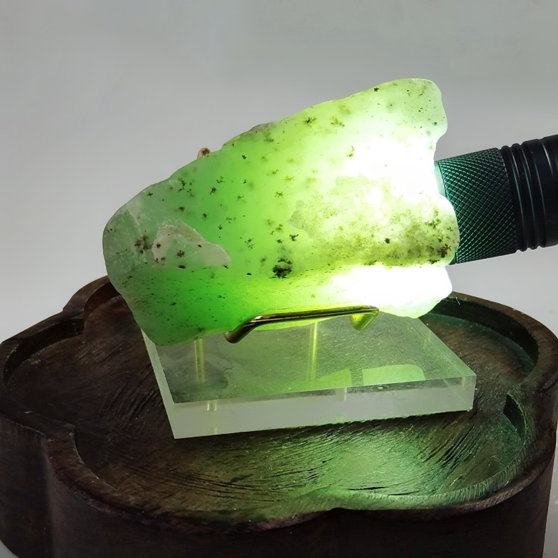 亏甩新疆岫玉蓝冰天青冻原石观赏石 珠子吊坠牌子料210克