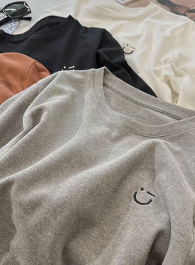 磨毛棉柔软圆领长袖T恤女秋季新款简约刺绣笑脸宽松内搭打底上衣