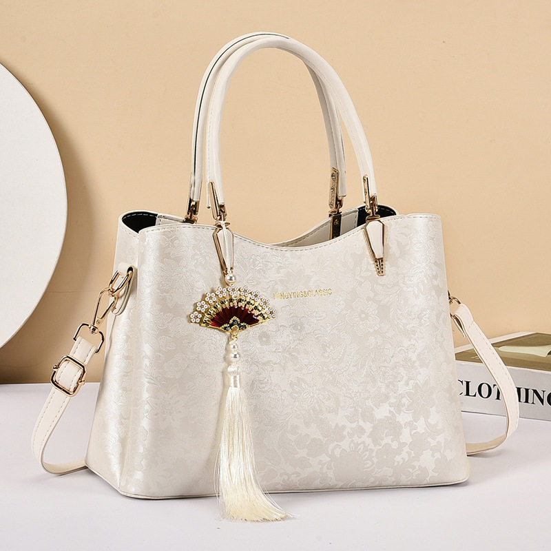 高级感2026新款手提拎斜挎单肩包包通勤妈妈女士中老年大容量背包