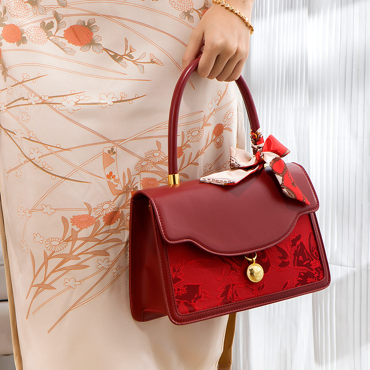 新中式国风刺绣红色婚包女包包2025新款新娘包婚礼斜挎单肩手提包