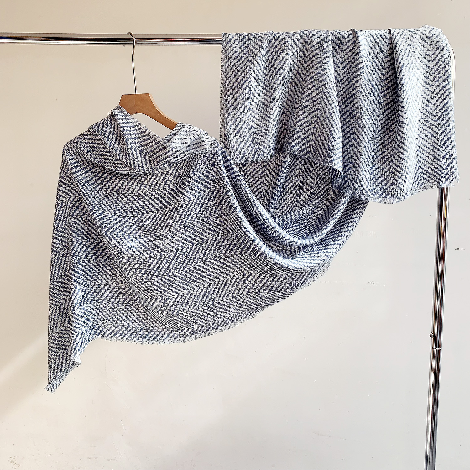 欧美气质蓝白色人字纹仿羊绒大披肩秋冬保暖围巾休闲盖毯2038