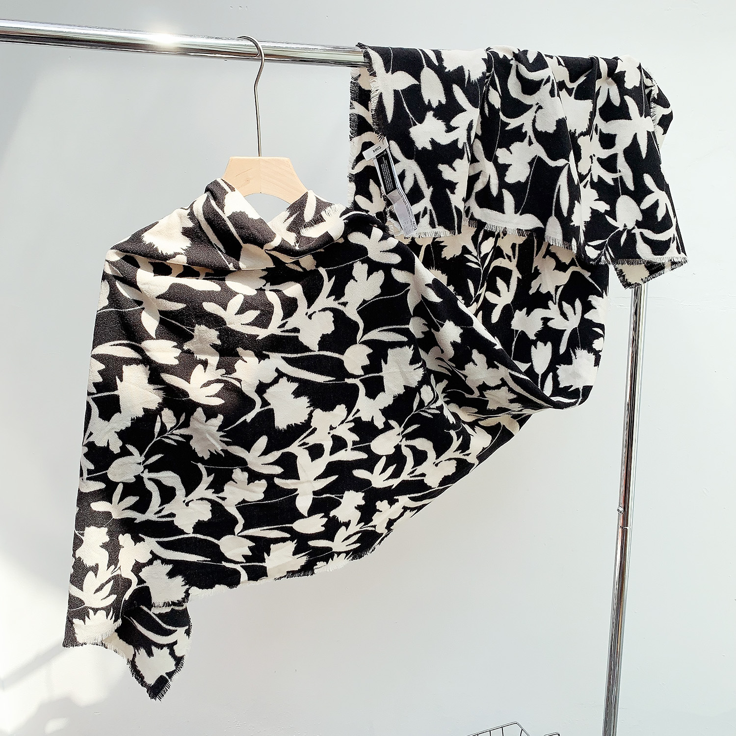 芒果家大气黑白配色仿羊绒大披肩秋冬保暖围巾休闲盖毯桌布2015