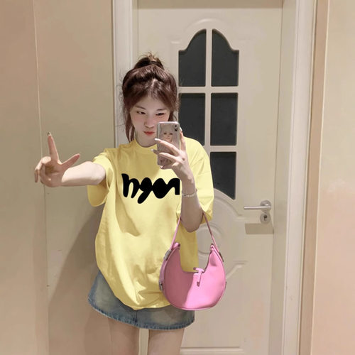 美式潮牌嫩黄色纯棉正肩短袖T恤女夏季宽松大码胖MM情侣半袖上衣