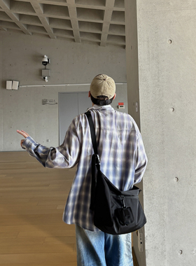 YUEN设计款尼龙防水耐磨单肩斜挎机车包男女大容量邮差街头挎包潮