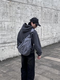 差个性 包邮 书包男女弓箭背包 斜挎包潮牌大容量旅行电脑 YUEN设计款