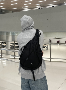 YUEN日系工装胸包男女斜挎通勤运动机能背包骑行运动弓箭包百搭潮