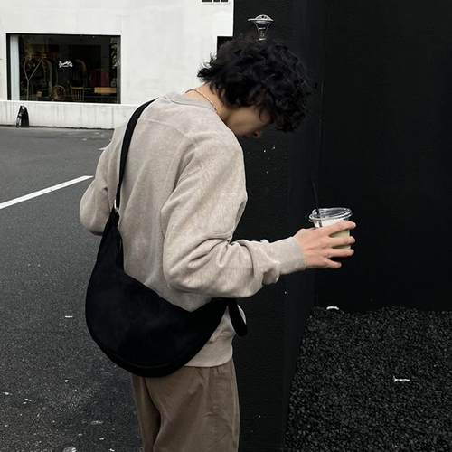 大容量复古单肩斜挎包挎包牛角包