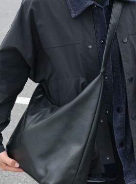 2026新款爆款托特包复古高级感hobo包单肩包大容量斜挎包男生通勤