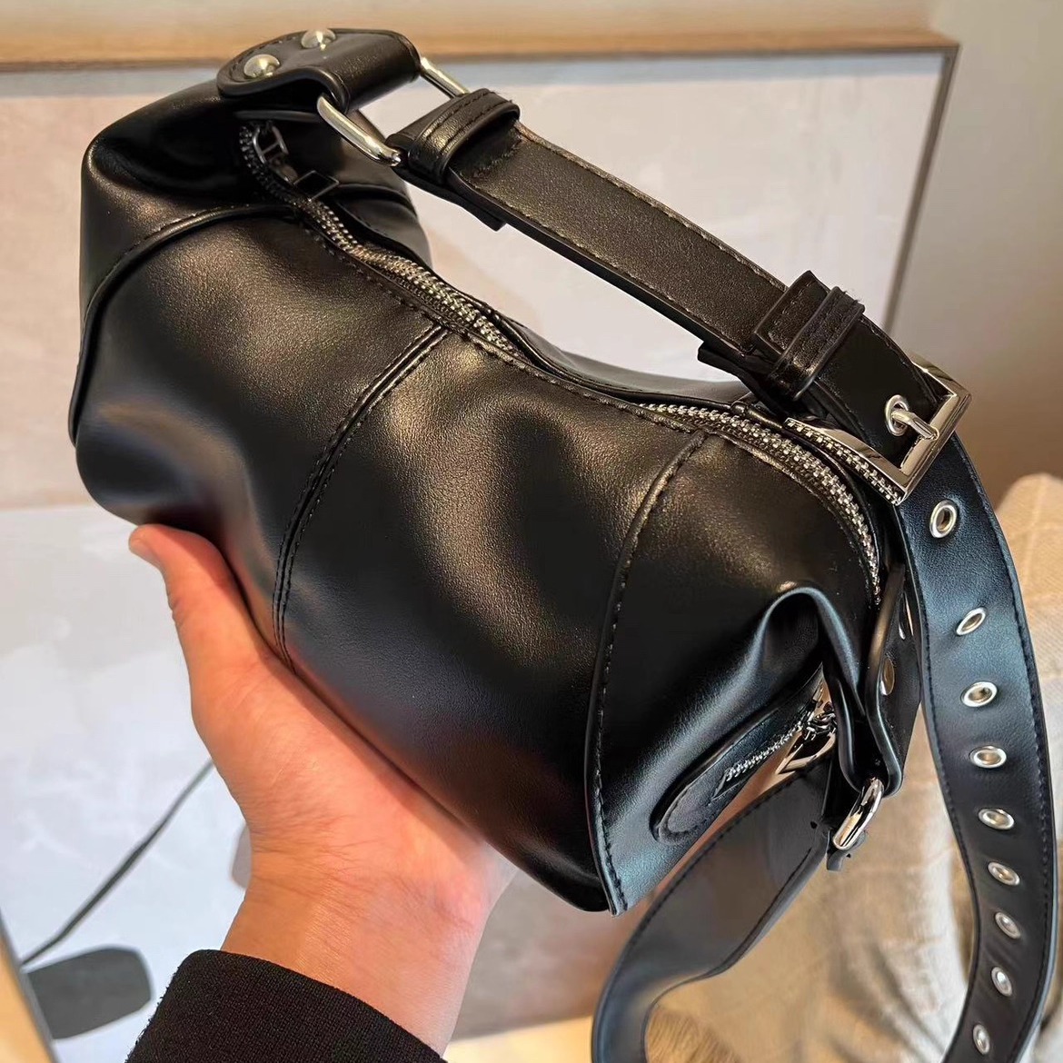 黑色酷炫机车包小众斜挎单肩包