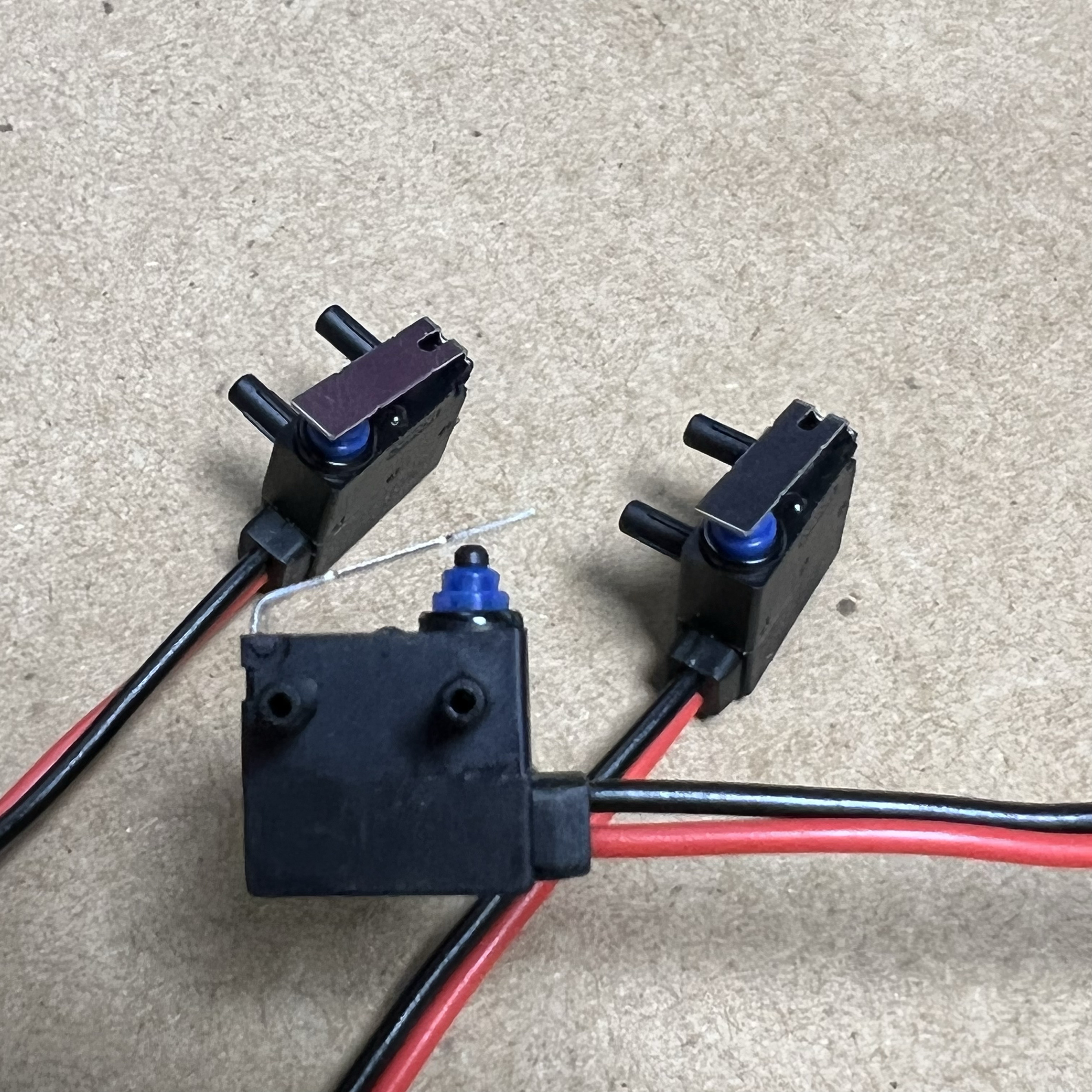 供应 欧姆龙D2HW-C202ML开关D2HW-BR213ML D2HW-BL261MR 微动开关