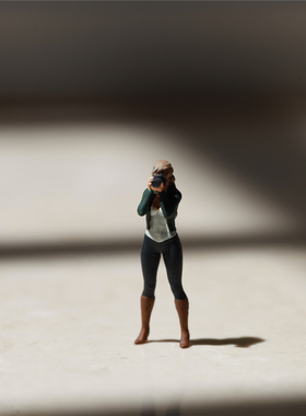 KING TOYS 拍照女 1/87 1/64 1/43人偶车模场景搭配 预定