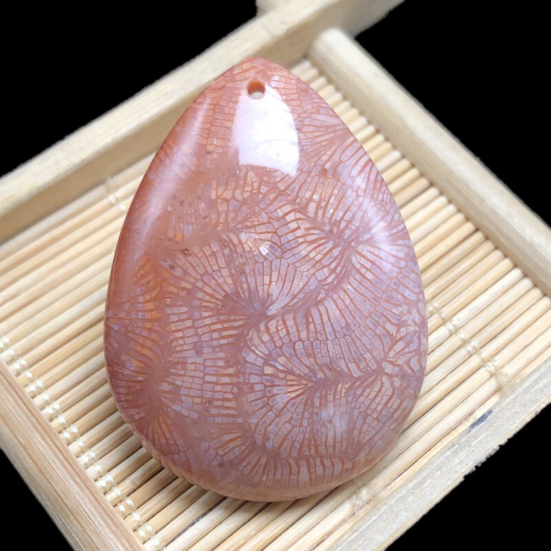 特色精品天然珊瑚玉吊坠油画风凤尾纹枫叶纹果冻料玉化项链男女款