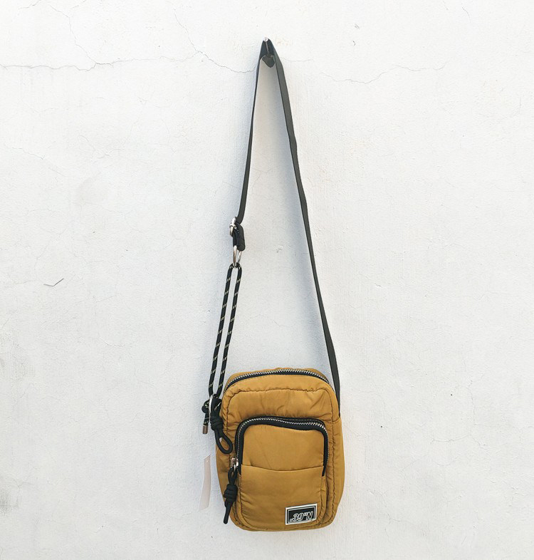 夹棉斜跨小包~滑滑尼龙料